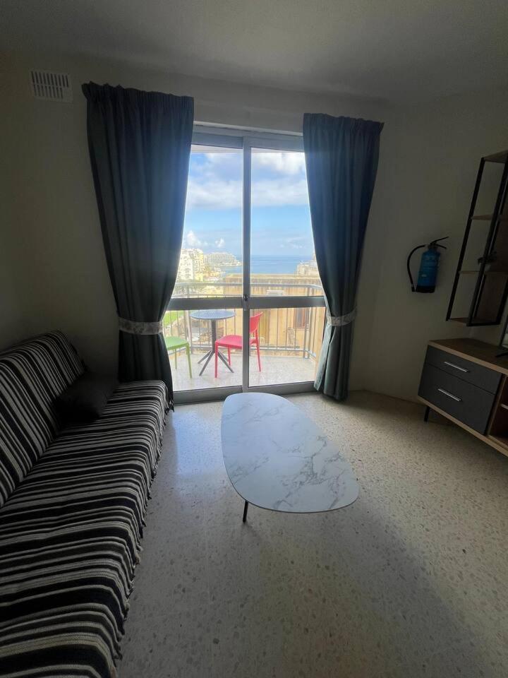 1 Bedrm Apt Seaview Balluta Bay Сент Джулианс Экстерьер фото